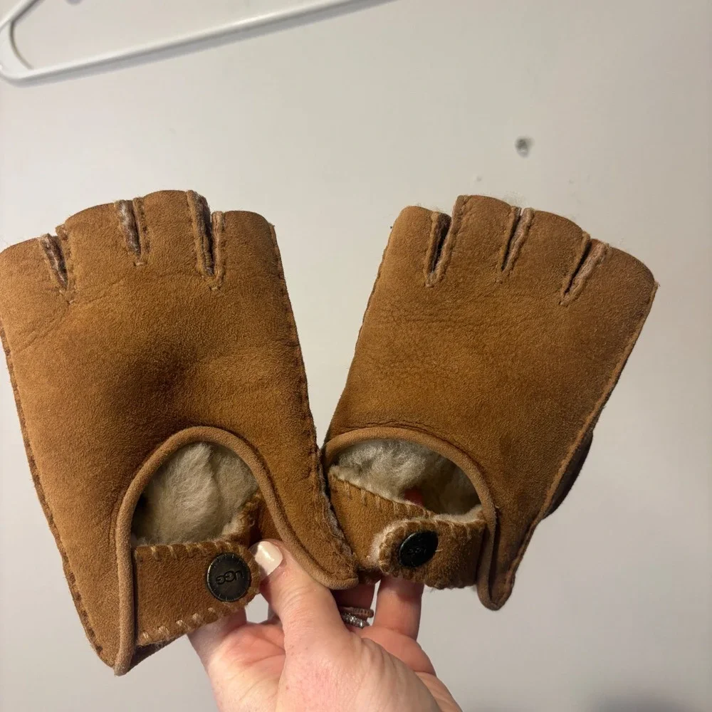 UGG Fingerless Gloves Women S Chestnut Suede Shearling Lined Button Whipstitch